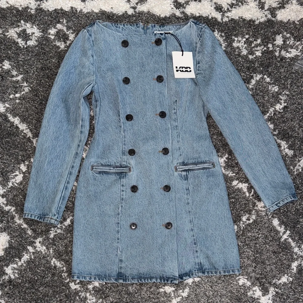 NWT KBB by KAHLANA Women's Denim 'The Tuxedo Mini Dress' - Vintage Wash 6 - Picture 3 of 5
